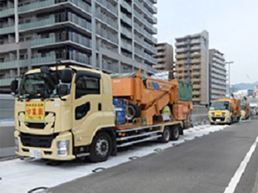 【目的】道路の補修(超速硬コンクリート)